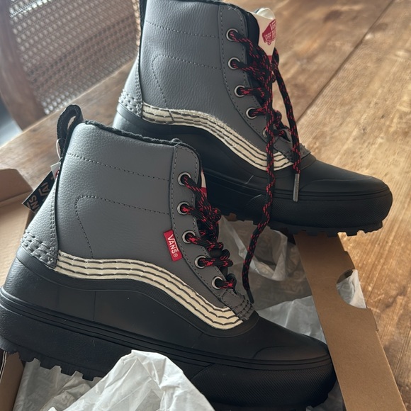 NIB Vans standard MTE snow boot az 4.5 men 6 woman black and gray - Picture 2 of 7